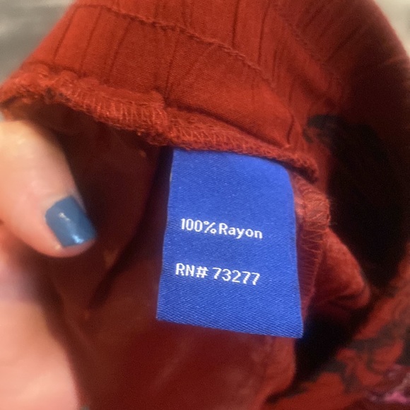 Apt. 9 Red Floral Shorts with Pockets - Picture 5 of 6